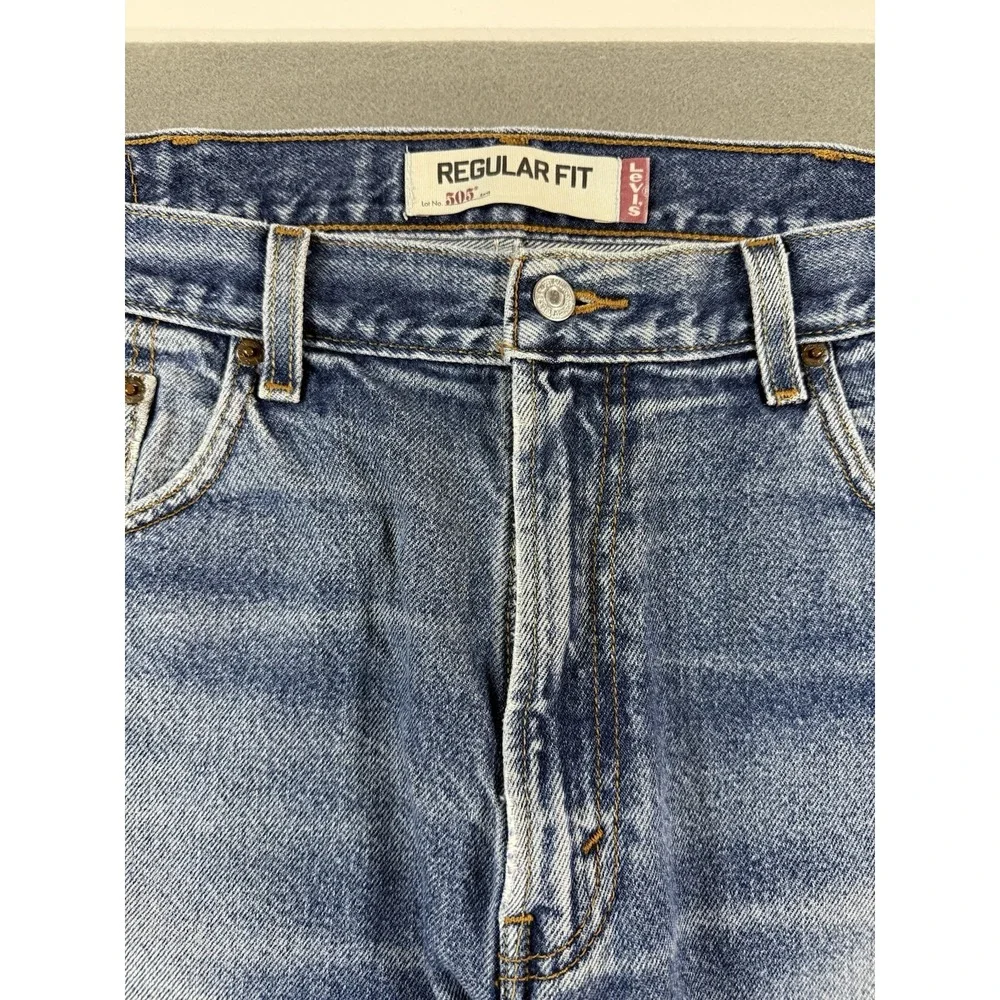 Levis tag reads